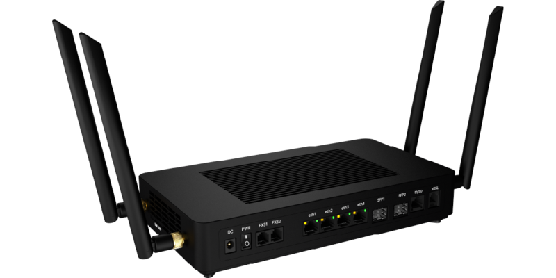 Imola 6 LX x272-IKF vista da destra, lato porte, con antenne